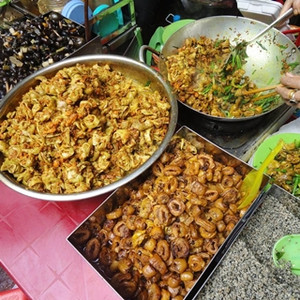 (HCM) Ăn bất chấp "1001 món ngon" ở khu chợ miền Trung nức tiếng SG
