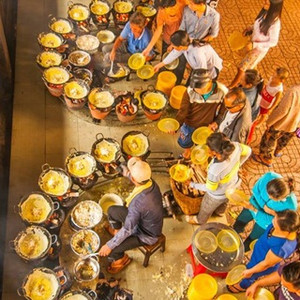 Ghé thăm ngôi chùa cho du khách ăn free 7000 cái bánh xèo mỗi ngày