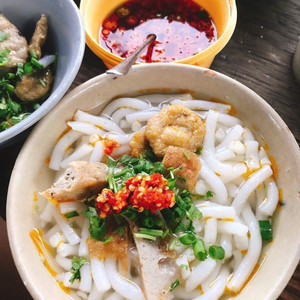 Cả bầu trời tuổi thơ ùa về trong TÔ BÁNH CANH CỨU ĐÓI 5k