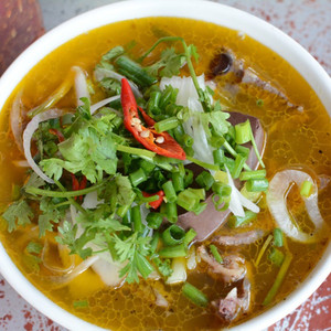 [Huế] Đậm đà cháo bò Nguyễn Thiện Thuật