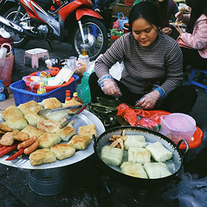 (Hà Nội) Nức nở những hàng bánh chưng rán mùa thu ngon phát ngất!