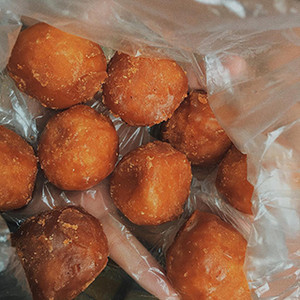 Những hàng bánh rán ngon ở Hà Nội nóng hổi vừa thổi vừa ăn!
