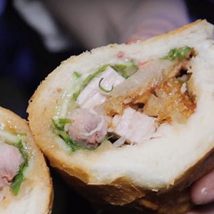 Tìm đâu ổ bánh mì heo quay và vịt quay “xịn” nhất Sài Gòn?