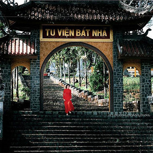 Phát hiện thiền viện nằm nguy nga giữa ngọn đồi Bảo Lộc
