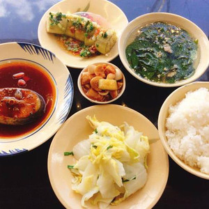 Chọn món thả ga ở TIỆM CƠM CHUẨN MẸ NẤU giữa Đà Lạt