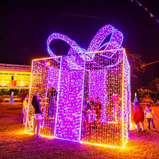 Phát hiện HỘP QUÀ KHỔNG LỒ xinh lung linh mừng Giáng Sinh