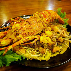 [ĐN] Xôn xao chiếc bánh xèo tôm hùm lớn nhất Việt Nam 200 người ăn không xuể