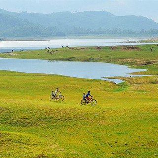 Không thể tin được hồ Phú Ninh mùa nước cạn lại đẹp như tranh vẽ thế này!