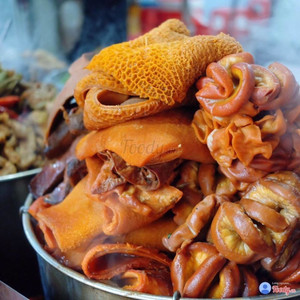 Chết thèm top món nước sốt sền sệt ngập tràn topping chấm bánh mì ăn hết sảy