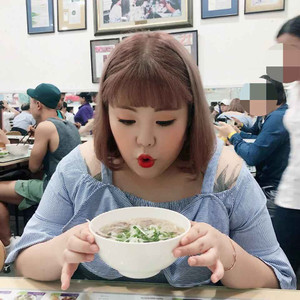 “Thánh ăn” Hàn Quốc sang Việt Nam ăn phở khiến nhiều fan xôn xao