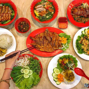 Thơm ngon khó cưỡng tiệm mì vịt quay đúng điệu Bắc Kinh vừa cập bến Đà Thành