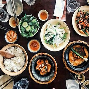 Ghim tym ở TOP QUÁN CHUẨN CƠM MẸ NẤU bao no bao ngon còn đẹp hết ý