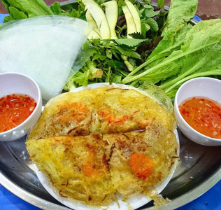 Mùa hè nhất định phải ăn bằng hết 5 QUÁN BÁNH XÈO - NEM LỤI nổi tiếng ở Hà Nội