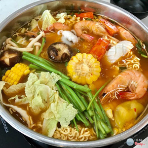 Ăn no tới bến với LẨU ĐỘ HẢI SẢN chỉ 200k 4-5 người ăn no dịp cuối tháng