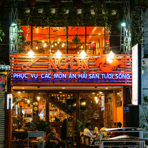 (CT) Phát hiện GỎI CÁ TRÍCH ngon tươi rói ở một điểm đến đáng dừng chân trên Đảo Ngọc