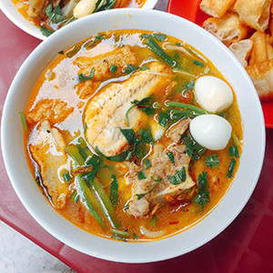 (HCM) Ấm bụng tô bánh canh cá lóc đầy sụ đậm chất Huế ở Sài Gòn