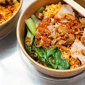 (HCM) Cuối tháng gom tiền chơi lớn ăn mì siêu sang