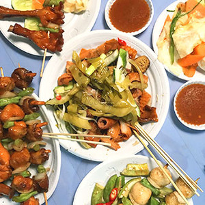 (HCM) Phá Lấu Xiên Que & Gà Nướng Vỉa Hè nổi danh khu người Hoa