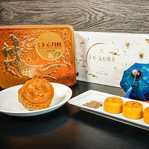 Háo hức đập hộp 2 loại bánh Trung Thu HongKong MX Mooncakes đang sốt "xình xịch"