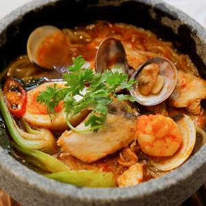 Bốc khói với tô MÌ CAY ĐỊA NGỤC đình đám ở Noodle Noodle