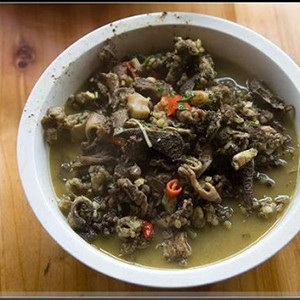 Kinh hãi với món ăn Lẩu phân bò