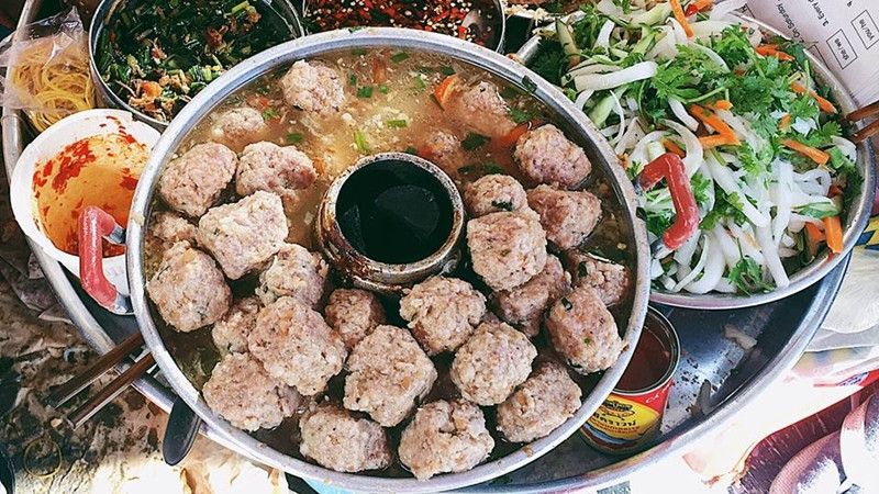 [Bật mí hàng “BÁNH MÌ GHẾ ĐẨU” chỉ bán chớp nhoáng 3 tiếng mỗi sáng]