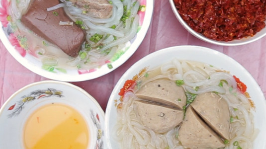 [Múc ào ào “BÁNH CANH BÒ VIÊN” bình dân mà ngon, chỉ 25k]