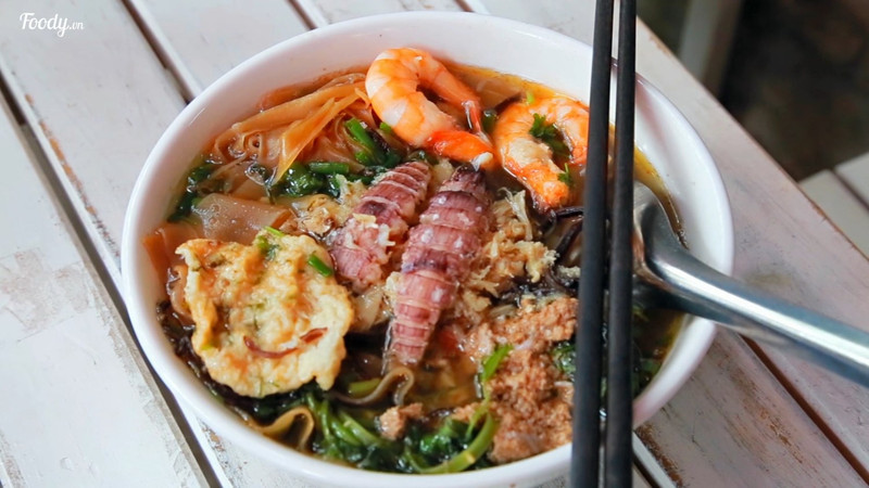 Bánh đa cua bể ngập hải sản siêu hấp dẫn