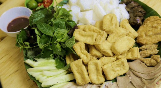 Dân Cầu Giấy háo hức "BÚN ĐẬU CHỈ CÒN 8K" nhân dịp khai trương