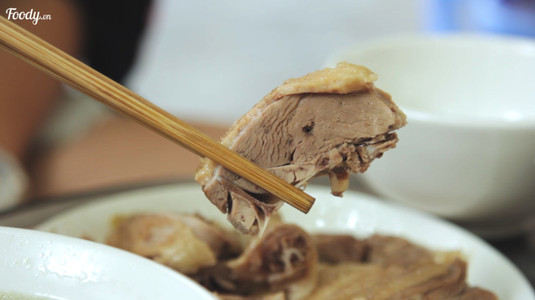 Bún ngan canh măng siêu hấp dẫn phố Hàng Thiếc 