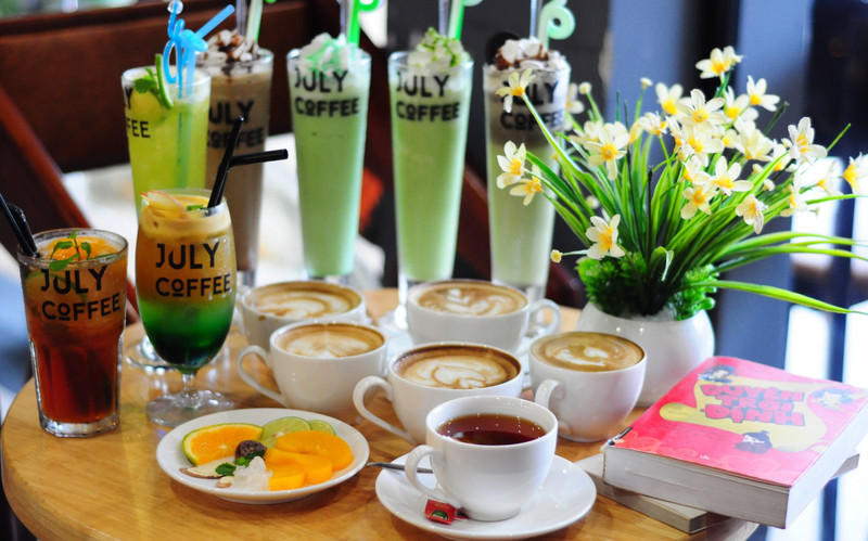 Trốn cả thế giới với "TIỆM CAFE KỆ SÁCH KHỔNG LỒ" đẹp đến từng chi tiết nhỏ