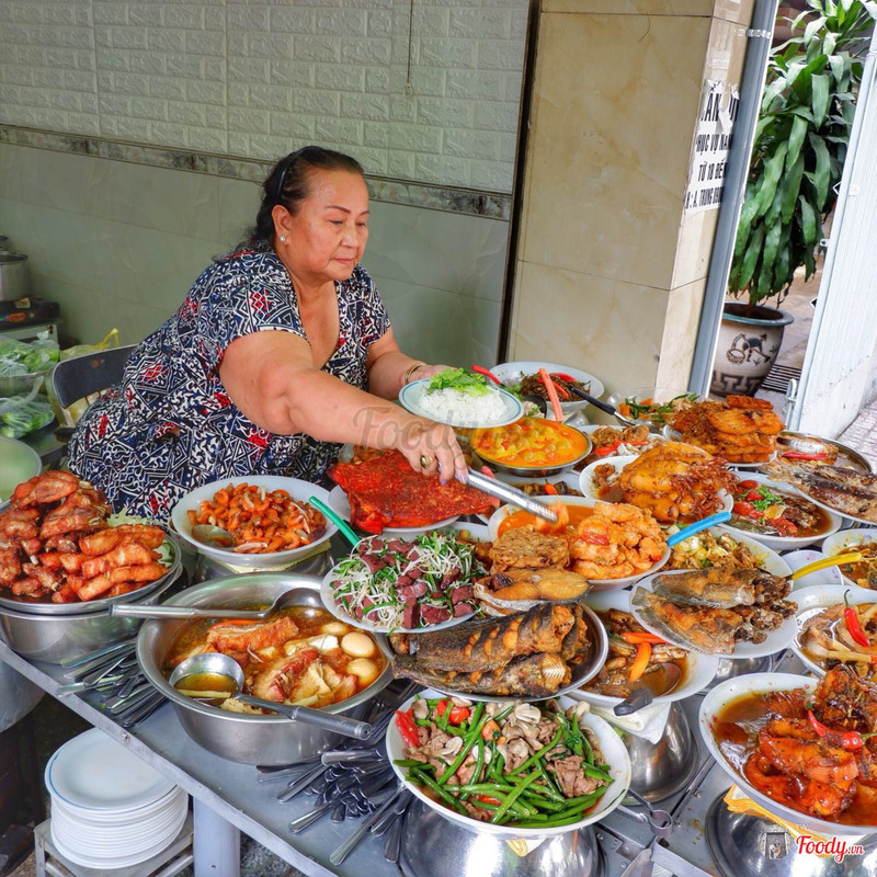 Nhìn mà choáng luôn "CƠM BUFFET" giá sang chảnh hết hồn