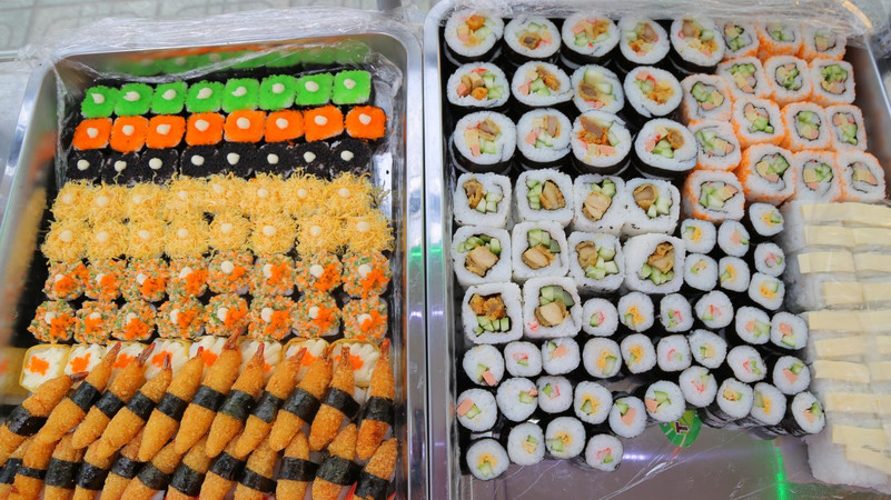 Ăn no còn hơn buffet "SUSHI 1-4K" có sốt siêu ngon