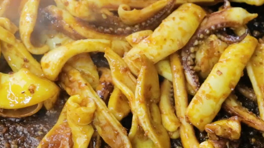 [Phê trùm "MỰC NƯỚNG ĐÁ" chấm muối ớt xanh ngon tê tái]