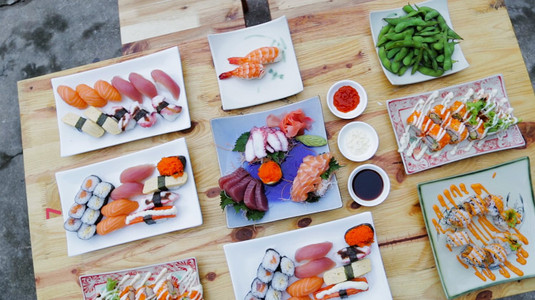 Giảm 30% "SUSHI GIÁ MỀM" view Hồ Tây lộng gió