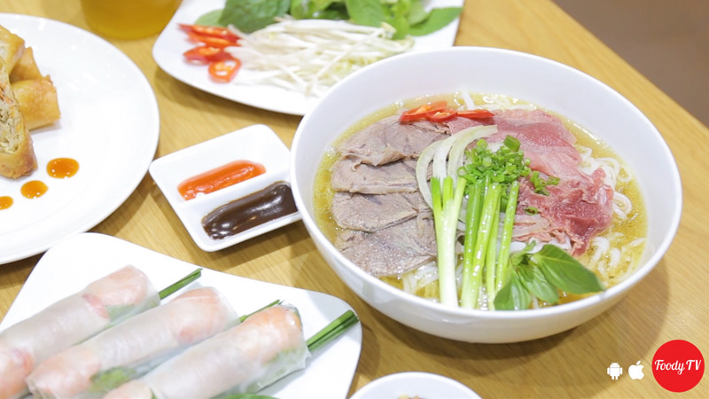 ["PHỞ BÒ ÚC 100%" nấu bằng xương hầm trong 24h]