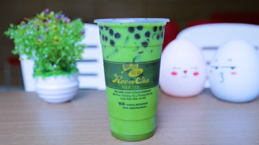 Hè rực rỡ "MUA 1 TẶNG 1" trà sữa kem cheese sát rạt phố đi bộ