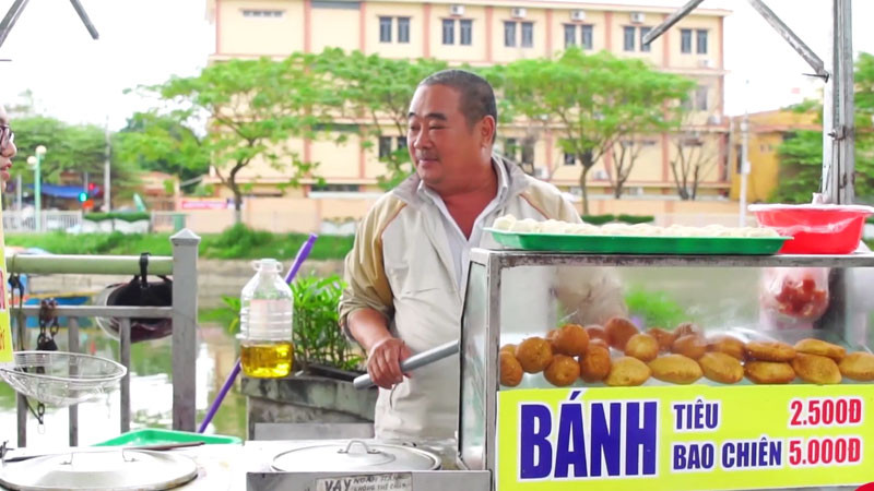 Ròn ròn "BÁNH TIÊU BAO CHIÊN BỜ KÈ CHỈ 2,5K" của ông chú cực vui tánh]