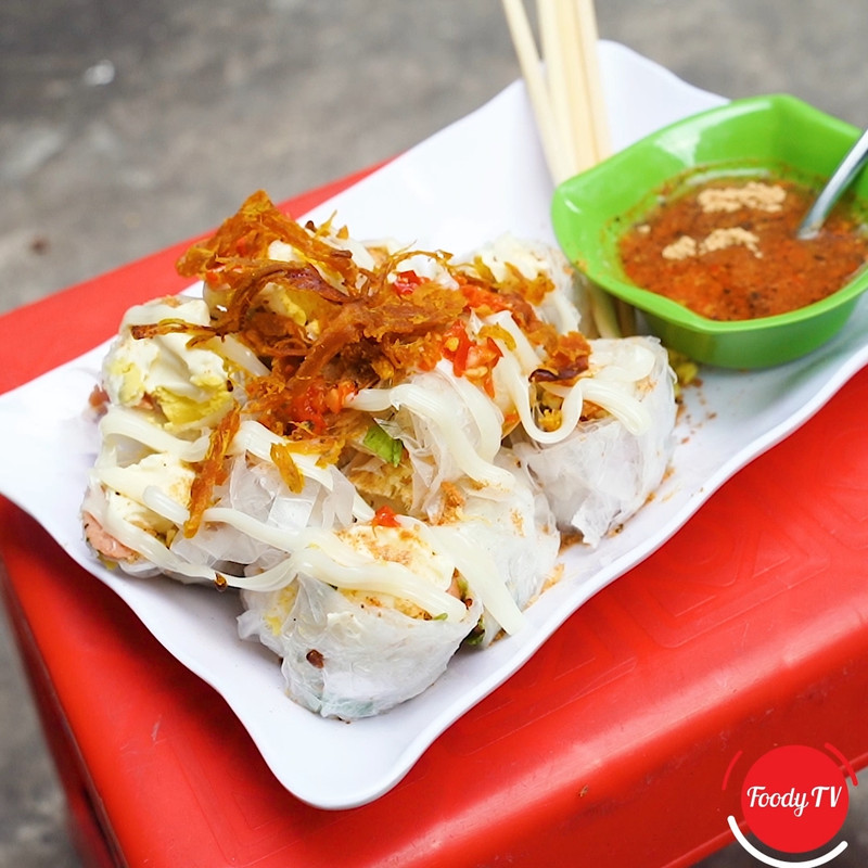 Lạ đời "BÁNH TRÁNG CUỐN" phô mai xúc xích, chấm muối tắc ngon ghiền