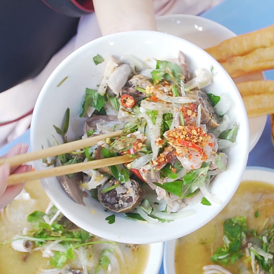 ["THỔI BAY" gió đông với quán "CHÁO LÒNG 15K" ngon tưởng ngất]