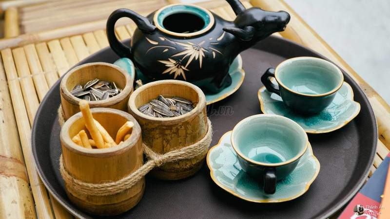 Một người một ngựa "TRỞ VỀ NGÀY XƯA" tìm lại tuổi thơ giữa ngày trưa nắng]