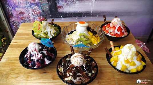 Mát lạnh cuống họng "BINGSU XỨ HÀN" trái cây đầy tràn giữa phố Cổ