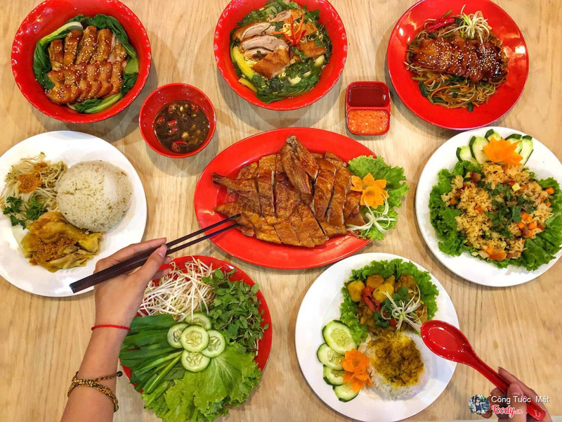 Quay quắt trong "360 ĐỘ VỊT QUAY" mang cả Trung Hoa huyền bí về Đà Nẵng ]