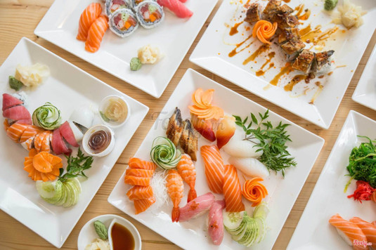 Xiểng niểng nhẹ "SUSHI KIỂU MỸ LẦN ĐẦU NGHE" tươi rói dành cho fan cuồng]