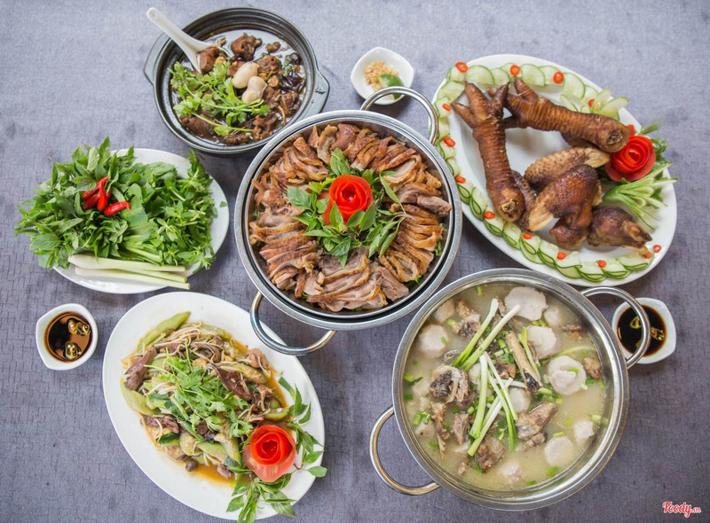 Búng bẩy tanh tách "HẢI SẢN TƯƠI SỐNG" menu 100 món như tờ sớ]