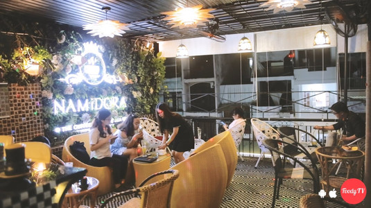 Tụ tập nhau ở "TIỆM CAFE TẦNG 2" hiện đại, xinh yêu cho giới trẻ