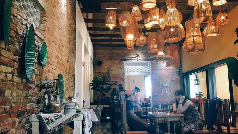 Thích mê "QUÁN CAFE NHÀ PHÁP VÀNG ƯƠM" 1 met vuông 1k hình sống ảo