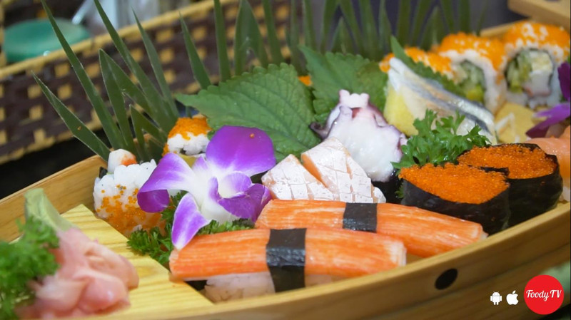 Rần rần tiệm sushi mới nổi "FREE SASHIMI CÁ HỒI" chào sân chơi trội]