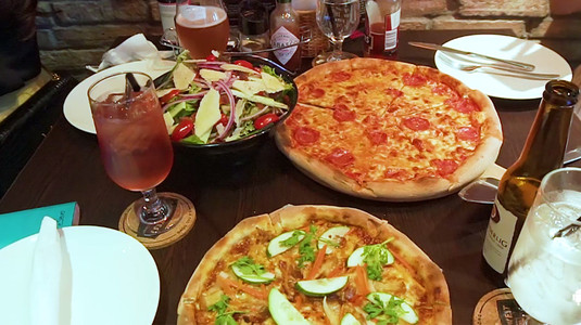 "PIZZA BAR ĐẬM CHẤT HIPSTERS" của New York ngay ở SG