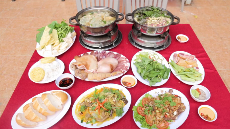 [Muốn ăn hết menu "CÁC MÓN DÊ TƯƠI" cắt ngay tại bàn]
